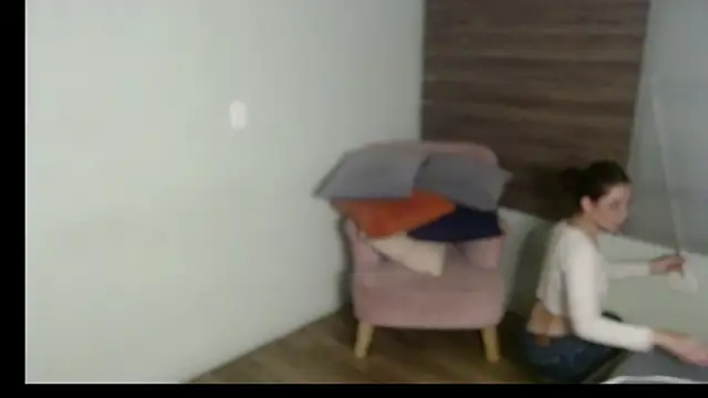 Snapshot of Karol_Yessenia chatting on 09-20-25, 01:34 Karol Yessenia online show from 09-20-25, 01:34