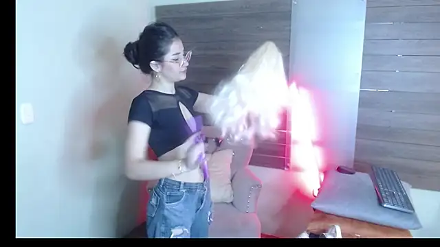 Snapshot of Karol_Yessenia chatting on 09-22-25, 01:35 Karol Yessenia online show from 09-22-25, 01:35