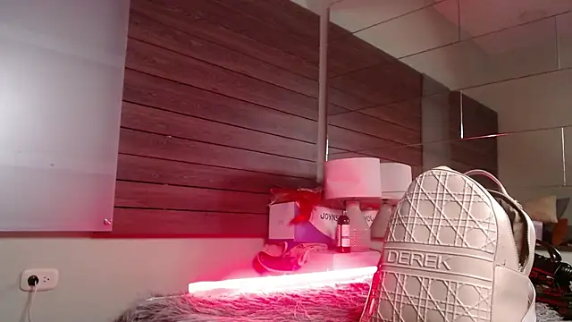 Snapshot of Karol_Yessenia chatting on 10-03-25, 01:19 Karol Yessenia online show from 10-03-25, 01:19