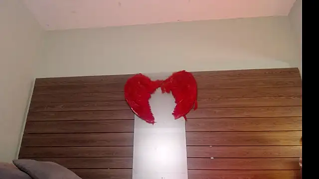 Snapshot of Karol_Yessenia chatting on 10-08-25, 01:31 Karol Yessenia online show from 10-08-25, 01:31