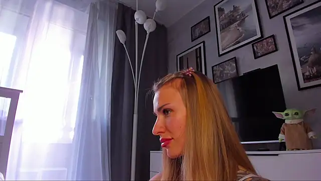 Snapshot of MashaFromRussia__ chatting on 09-27-25, 01:27 MashaFromRussia online show from 09-27-25, 01:27