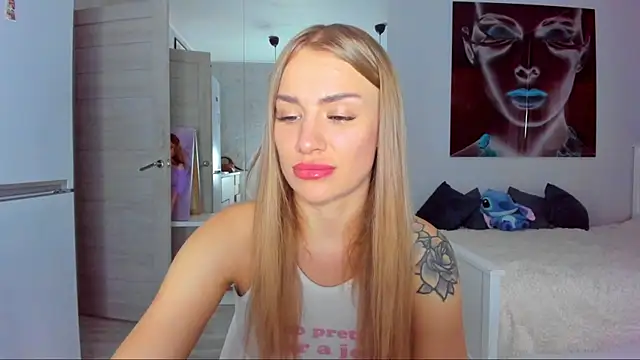 Snapshot of MashaFromRussia__ chatting on 10-13-25, 10:04 MashaFromRussia online show from 10-13-25, 10:04