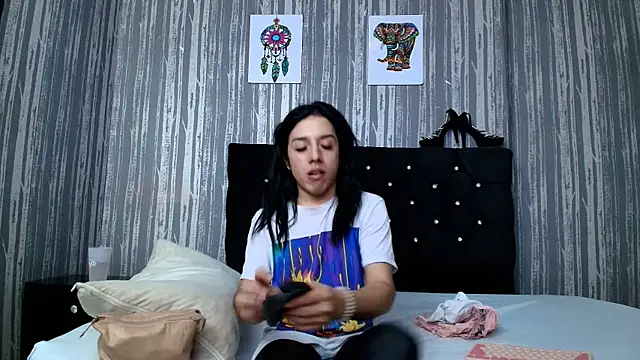 Snapshot of Alicee_Moonn chatting on 10-04-25, 08:40 Alicee Moonn online show from 10-04-25, 08:40