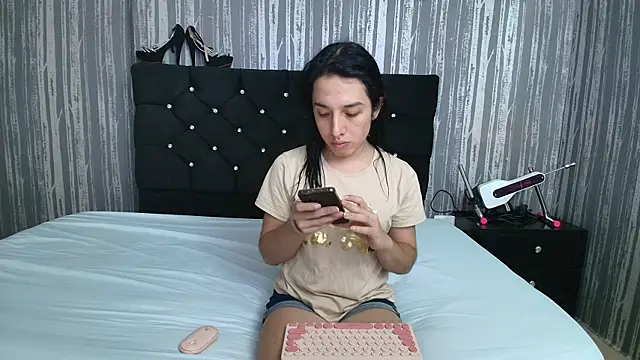 Snapshot of Alicee_Moonn chatting on 10-18-25, 10:38 Alicee Moonn online show from 10-18-25, 10:38