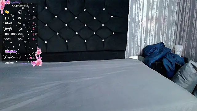 Snapshot of Alicee_Moonn chatting on 10-27-25, 07:07 Alicee Moonn online show from 10-27-25, 07:07