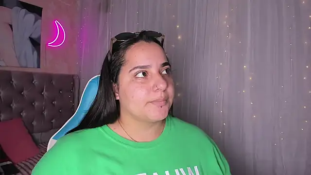 Snapshot of artemisa19 chatting on 09-15-25, 06:41 artemisa19 online show from 09-15-25, 06:41