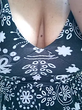 Snapshot of SweettyNaugthy chatting on 11-28-25, 07:33 SweettyNaugthy online show from 11-28-25, 07:33