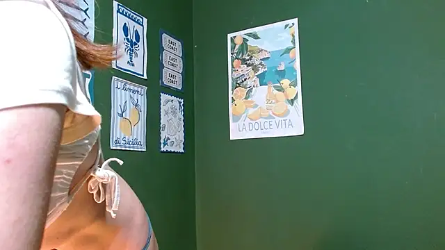 Roxiehood online show from 10-18-25, 02:47