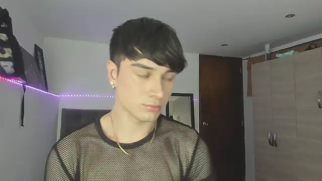 Snapshot of stevve_14 chatting on 10-25-25, 03:47 stevve 14 online show from 10-25-25, 03:47