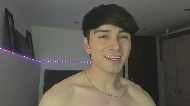 Snapshot of stevve_14 chatting on 11-23-25, 02:44 stevve 14 online show from 11-23-25, 02:44