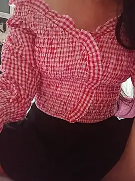 Snapshot of Hottiesophie chatting on 06-11-26, 04:27 Hottiesophie online show from 06-11-26, 04:27