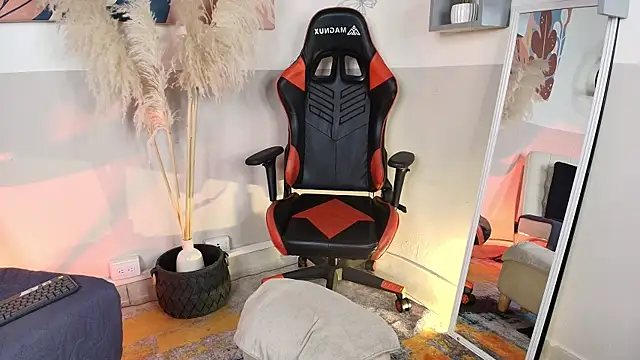 DivaFlamme online show from 03-30-26, 10:44