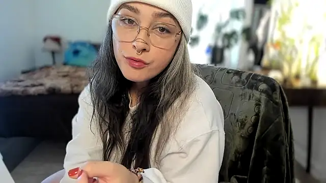Snapshot of Alix_Valentine chatting on 10-26-25, 04:13 Alix Valentine online show from 10-26-25, 04:13