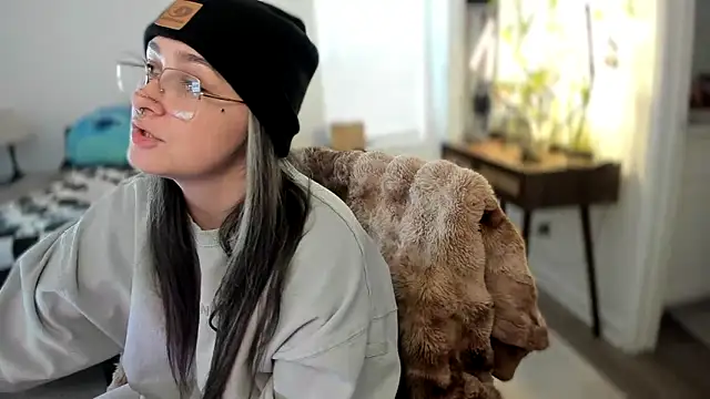 Alix Valentine online show from 11-13-25, 03:55