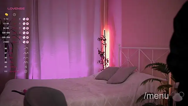 Snapshot of bryk_elise chatting on 10-25-25, 11:29 bryk elise online show from 10-25-25, 11:29