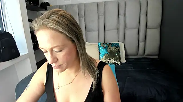 Charlot milf online show from 11-24-25, 11:54