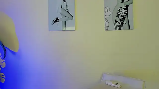 Snapshot of SamayRyann chatting on 12-03-25, 12:47 SamayRyann online show from 12-03-25, 12:47