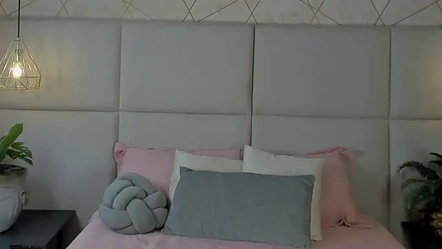 Snapshot of SamayRyann chatting on 05-16-26, 01:43 SamayRyann online show from 05-16-26, 01:43