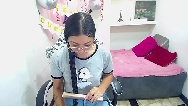 Snapshot of miaa_scott7 chatting on 11-12-25, 01:00 miaa scott7 online show from 11-12-25, 01:00