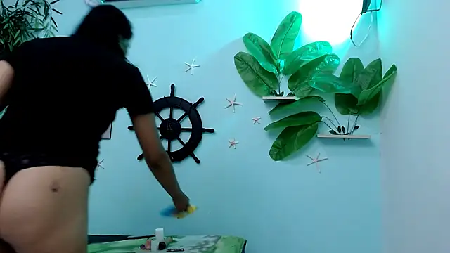 eladyrous98 online show from 10-02-25, 01:07