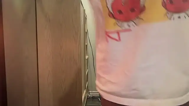 kSwisssxxx online show from 10-28-25, 06:39