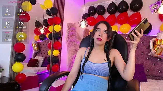 Amara Davis online show from 10-06-25, 03:48