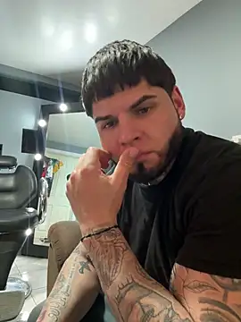 Snapshot of crazybarber69 chatting on 02-10-26, 06:56 crazybarber69 online show from 02-10-26, 06:56