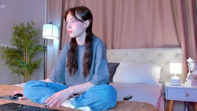 Skelerata online show from 10-19-25, 01:17