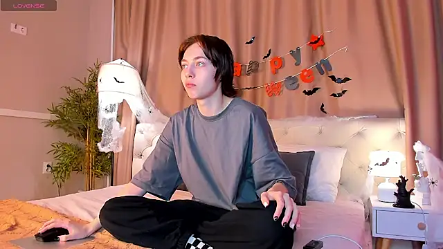 Skelerata online show from 10-27-25, 01:31