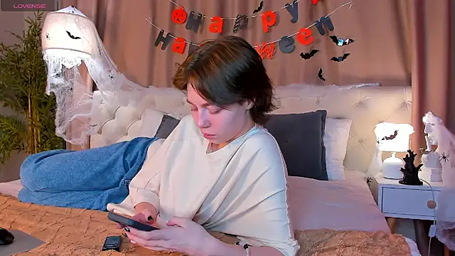 Skelerata online show from 10-28-25, 01:09