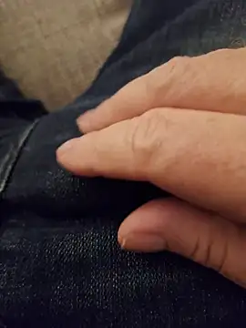 Snapshot of minnetird chatting on 12-15-25, 09:41 minnetird online show from 12-15-25, 09:41