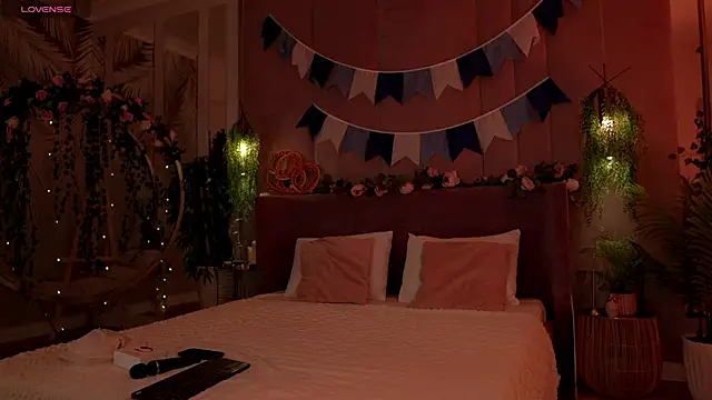 Serena Waldarf online show from 10-04-25, 05:22