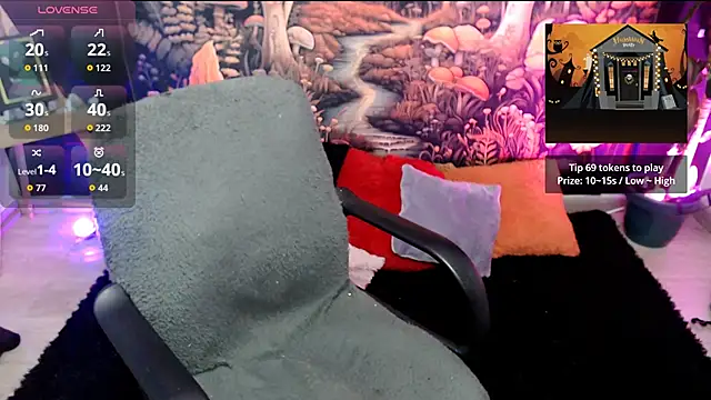 LunaBunny8 online show from 10-24-25, 01:03