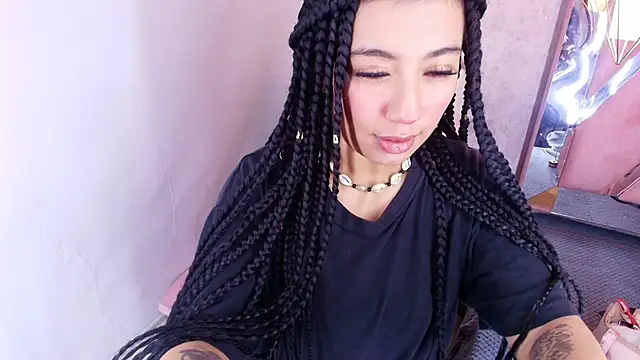 Snapshot of Soleil_66 chatting on 10-20-25, 05:41 Soleil 66 online show from 10-20-25, 05:41
