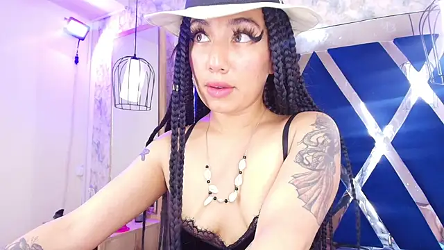 Snapshot of Soleil_66 chatting on 10-26-25, 04:24 Soleil 66 online show from 10-26-25, 04:24