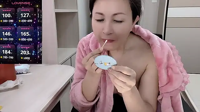 JackieBell online show from 10-31-25, 01:50