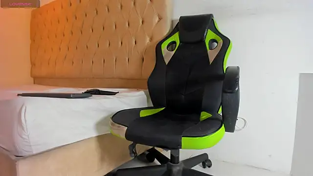 Snapshot of Darkknightx01 chatting on 09-09-25, 12:43 Darkknightx01 online show from 09-09-25, 12:43