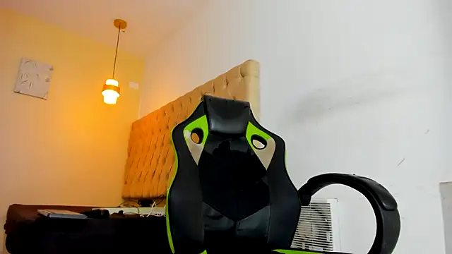 Snapshot of Darkknightx01 chatting on 10-16-25, 01:39 Darkknightx01 online show from 10-16-25, 01:39