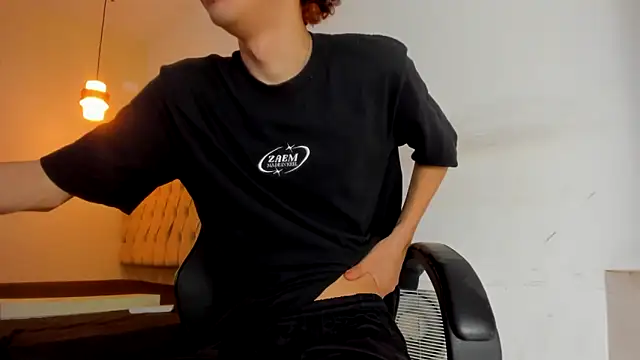 Snapshot of Darkknightx01 chatting on 10-22-25, 01:28 Darkknightx01 online show from 10-22-25, 01:28