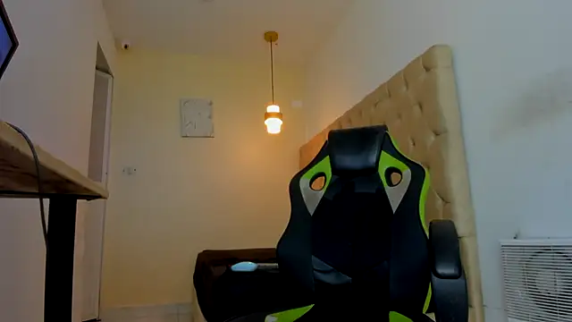 Snapshot of Darkknightx01 chatting on 10-27-25, 01:09 Darkknightx01 online show from 10-27-25, 01:09