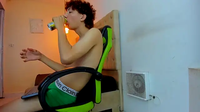 Snapshot of Darkknightx01 chatting on 11-12-25, 01:28 Darkknightx01 online show from 11-12-25, 01:28