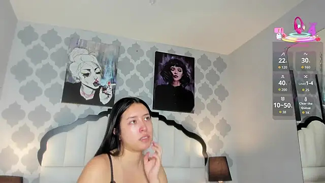 SarahMiler  online show from 10-31-25, 07:48