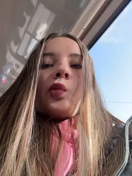 StephanieMur online show from 10-05-25, 05:17