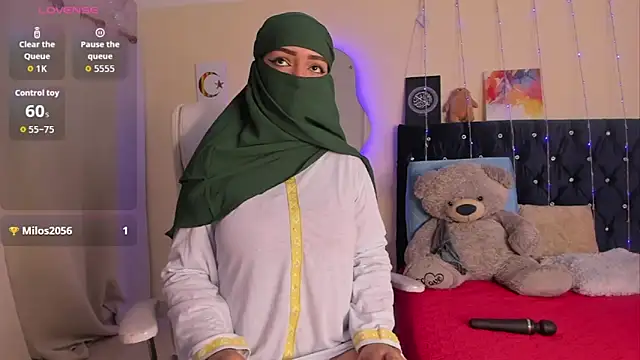 Snapshot of Dana-Alabi chatting on 10-17-25, 12:30 Dana-Alabi online show from 10-17-25, 12:30