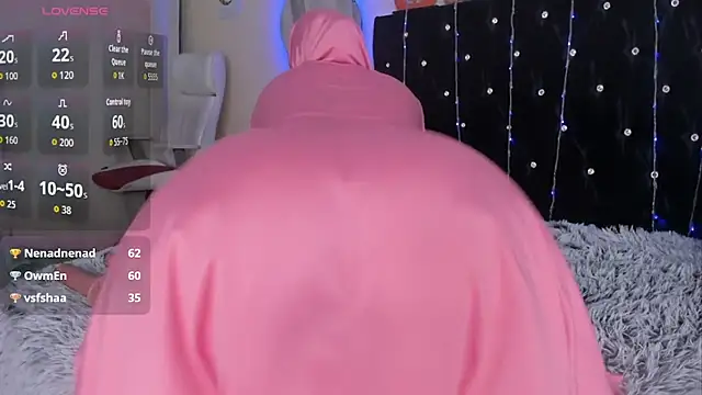 Snapshot of Dana-Alabi chatting on 11-04-25, 02:54 Dana-Alabi online show from 11-04-25, 02:54