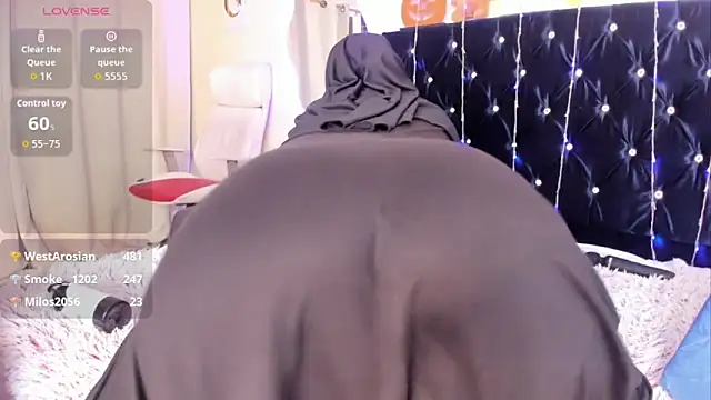 Snapshot of Dana-Alabi chatting on 11-08-25, 03:18 Dana-Alabi online show from 11-08-25, 03:18