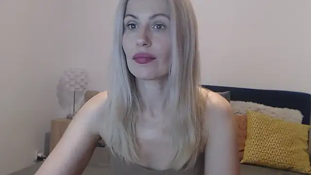 Snapshot of Lika_Soul chatting on 09-10-25, 04:18 Lika Soul online show from 09-10-25, 04:18