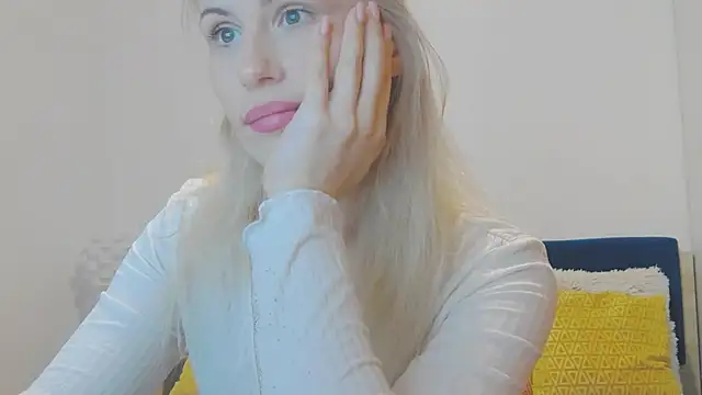 Snapshot of Lika_Soul chatting on 10-12-25, 03:33 Lika Soul online show from 10-12-25, 03:33