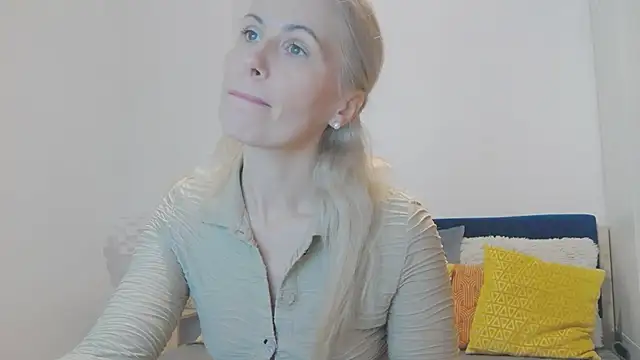 Snapshot of Lika_Soul chatting on 10-14-25, 04:08 Lika Soul online show from 10-14-25, 04:08