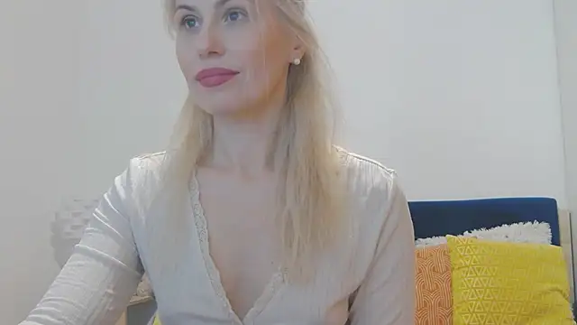 Snapshot of Lika_Soul chatting on 10-19-25, 04:40 Lika Soul online show from 10-19-25, 04:40